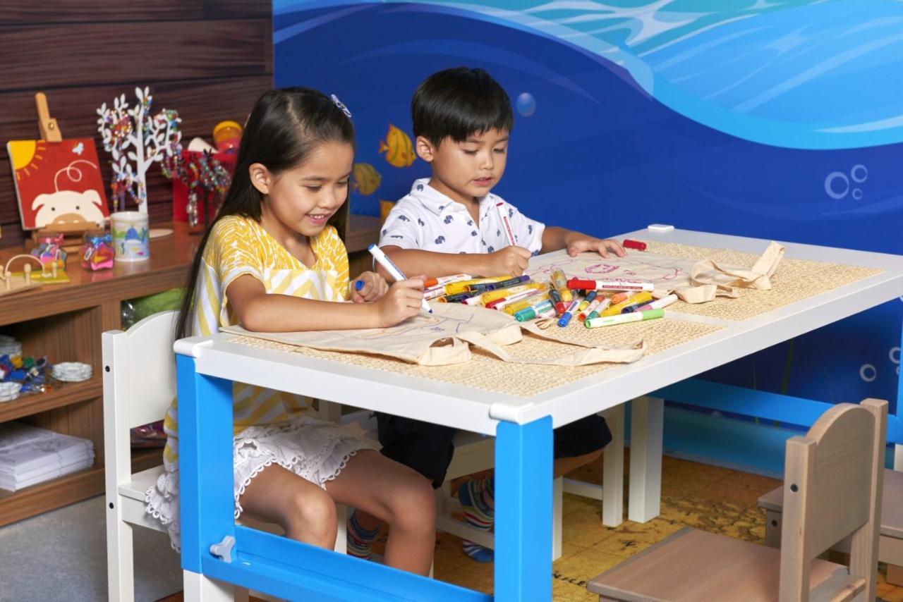 Hong Kong Gold Coast Hotel Exterior photo Children playing with toys