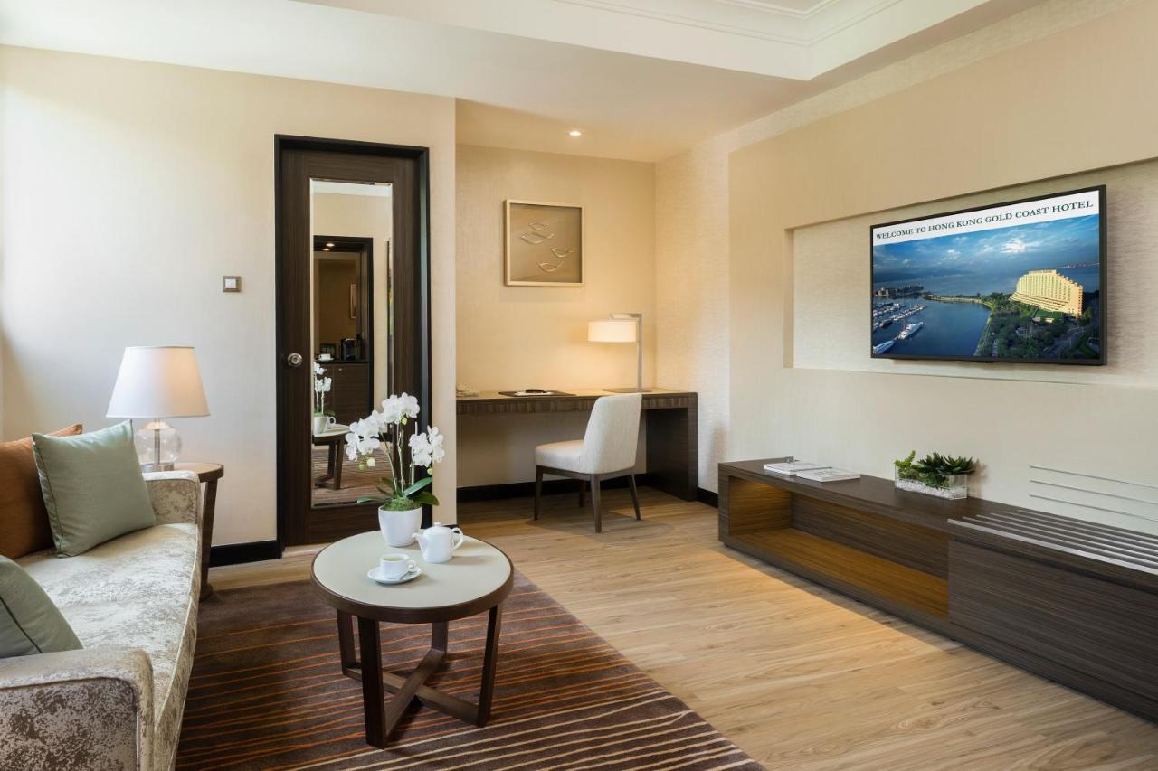 Hong Kong Gold Coast Hotel Exterior photo Living room