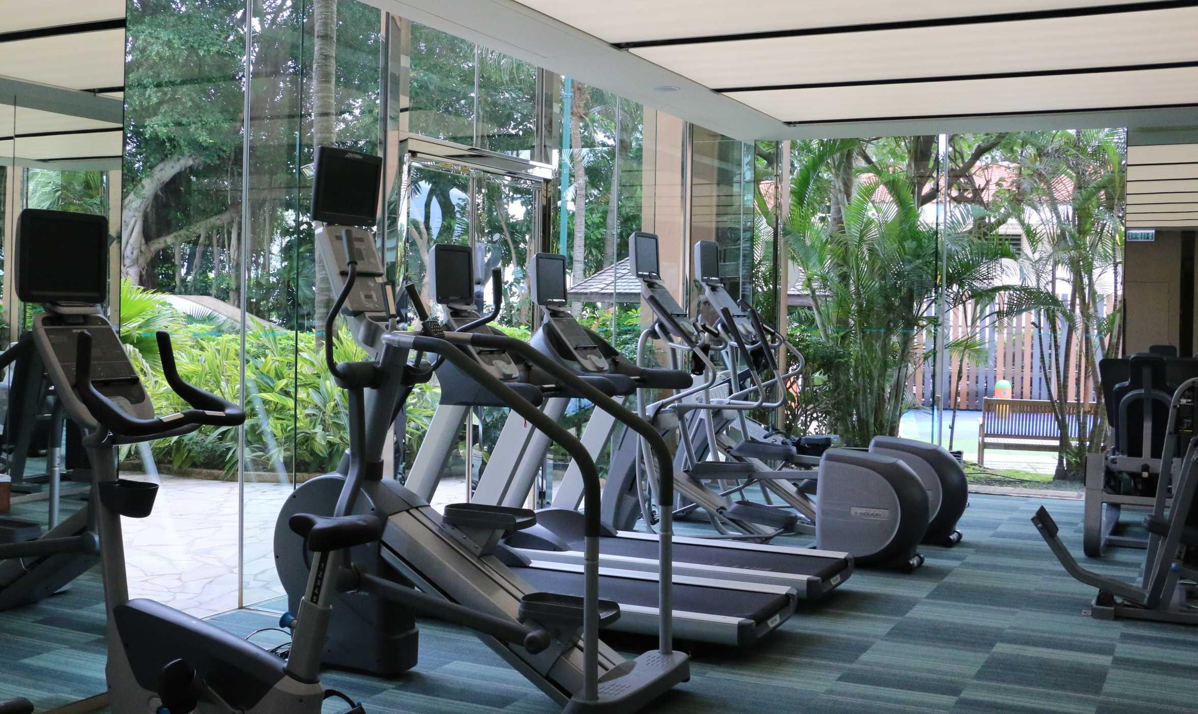 Hong Kong Gold Coast Hotel Exterior photo A gym at a hotel