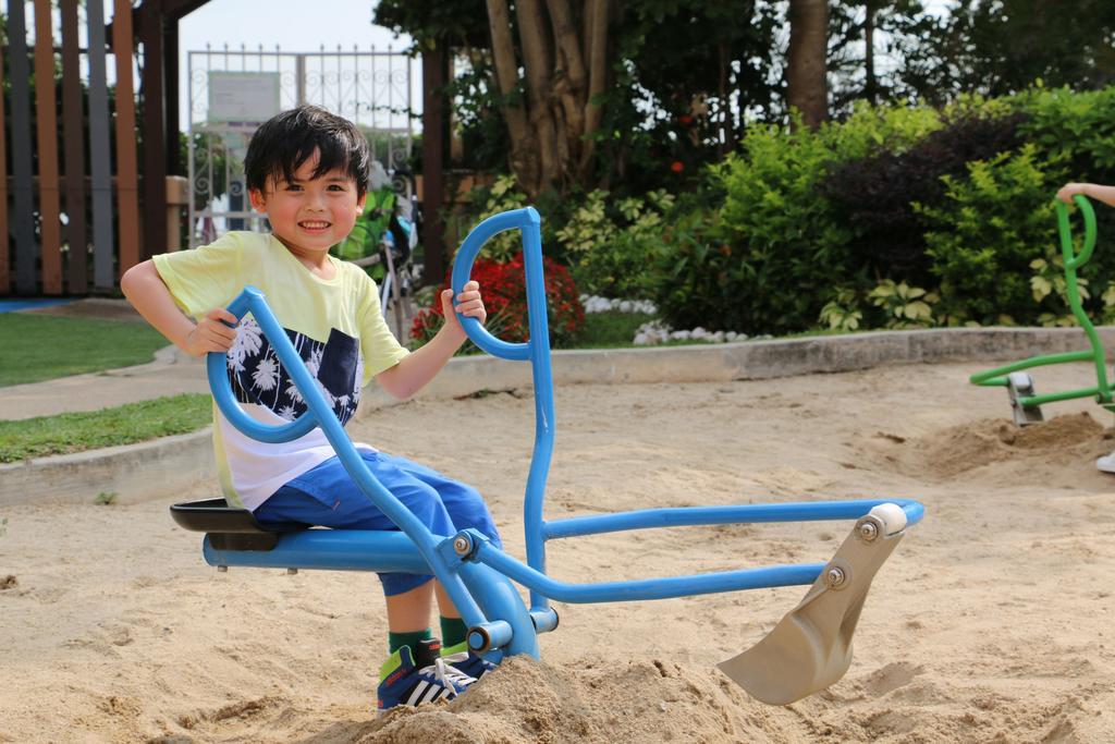 Hong Kong Gold Coast Hotel Exterior photo A child playing with a sandbox digger