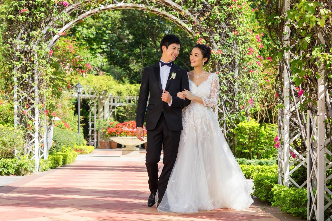 Hong Kong Gold Coast Hotel Exterior photo Wedding in the Rose Garden